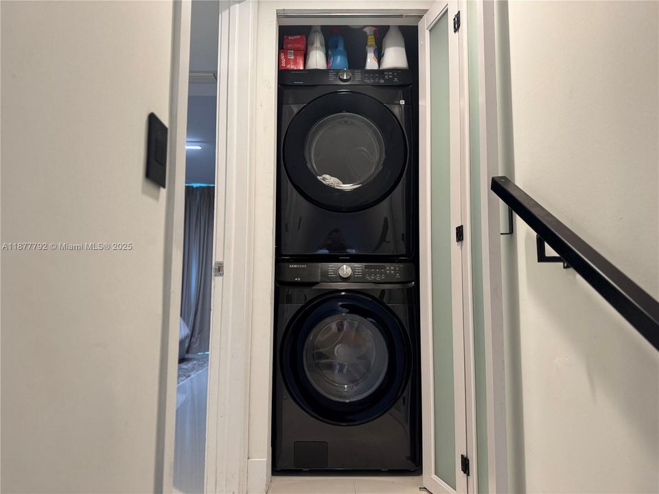 For Sale: $690,000 (1 beds, 2 baths, 1214 Square Feet)