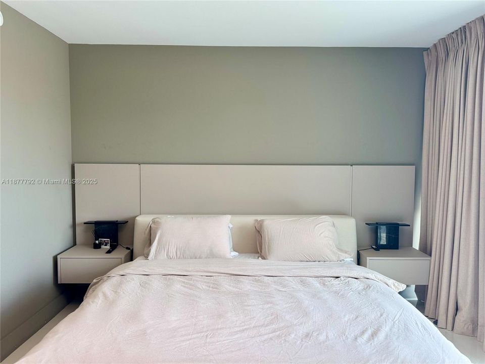 For Sale: $690,000 (1 beds, 2 baths, 1214 Square Feet)