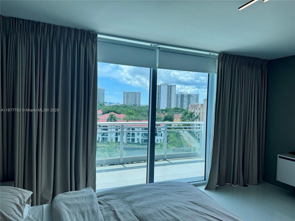 For Sale: $690,000 (1 beds, 2 baths, 1214 Square Feet)