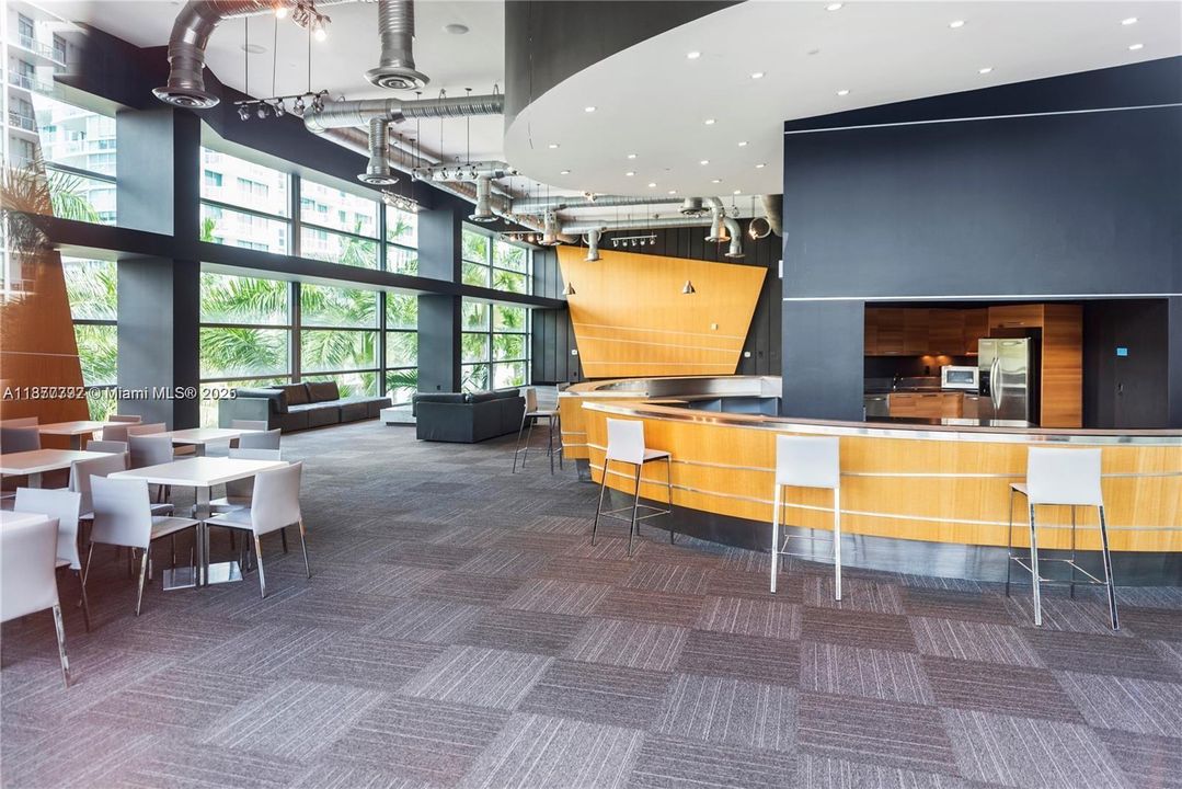 For Sale: $690,000 (1 beds, 2 baths, 1214 Square Feet)