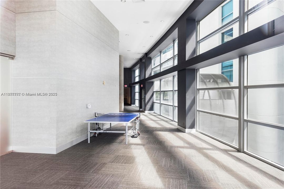 For Sale: $690,000 (1 beds, 2 baths, 1214 Square Feet)