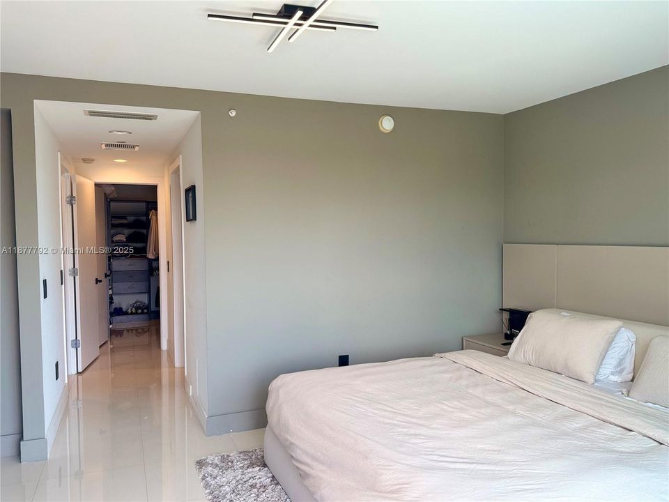 For Sale: $690,000 (1 beds, 2 baths, 1214 Square Feet)