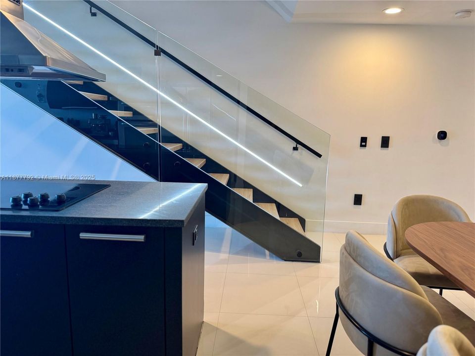 For Sale: $690,000 (1 beds, 2 baths, 1214 Square Feet)