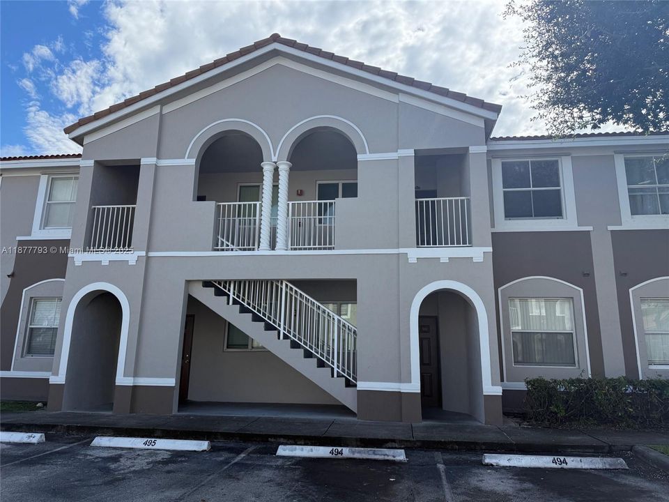 待售: $194,900 (2 贝兹, 2 浴室, 914 平方英尺)