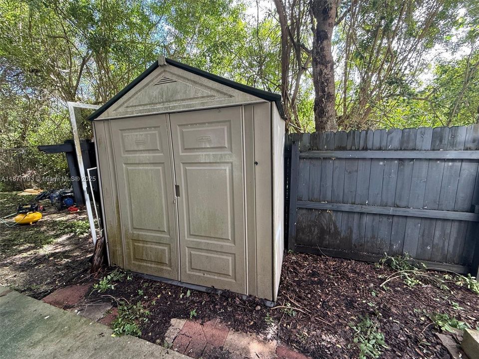 待售: $194,900 (2 贝兹, 2 浴室, 914 平方英尺)