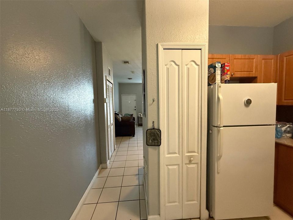 待售: $194,900 (2 贝兹, 2 浴室, 914 平方英尺)