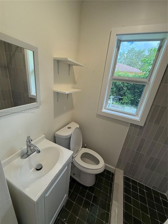 Active With Contract: $2,100 (1 beds, 1 baths, 420 Square Feet)