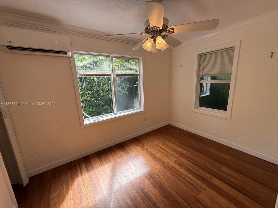 Active With Contract: $2,100 (1 beds, 1 baths, 420 Square Feet)