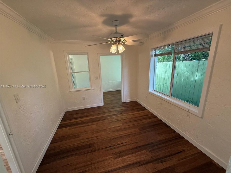 Active With Contract: $2,100 (1 beds, 1 baths, 420 Square Feet)