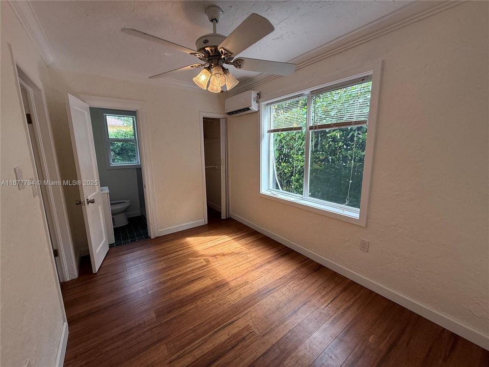 Active With Contract: $2,100 (1 beds, 1 baths, 420 Square Feet)