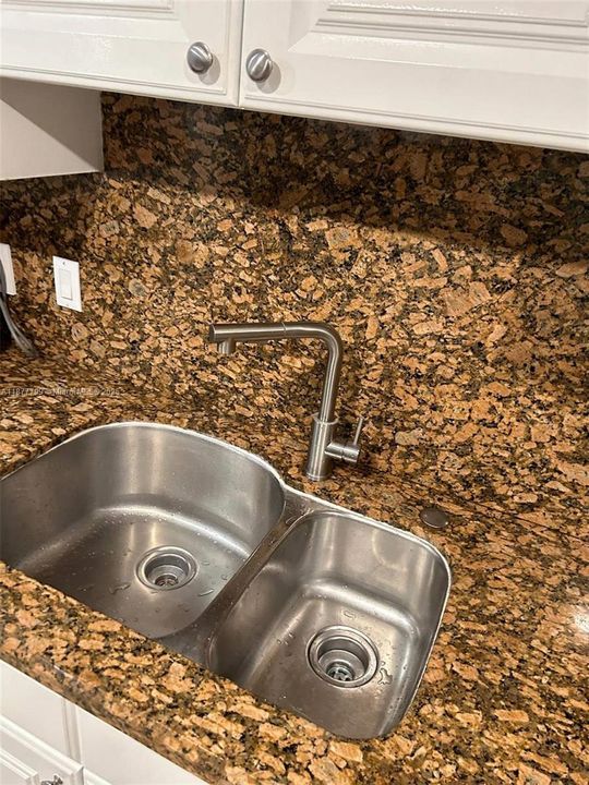 En Venta: $299,000 (2 camas, 1 baños, 1025 Pies cuadrados)