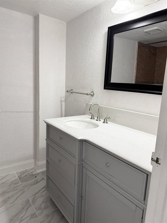 En Venta: $299,000 (2 camas, 1 baños, 1025 Pies cuadrados)