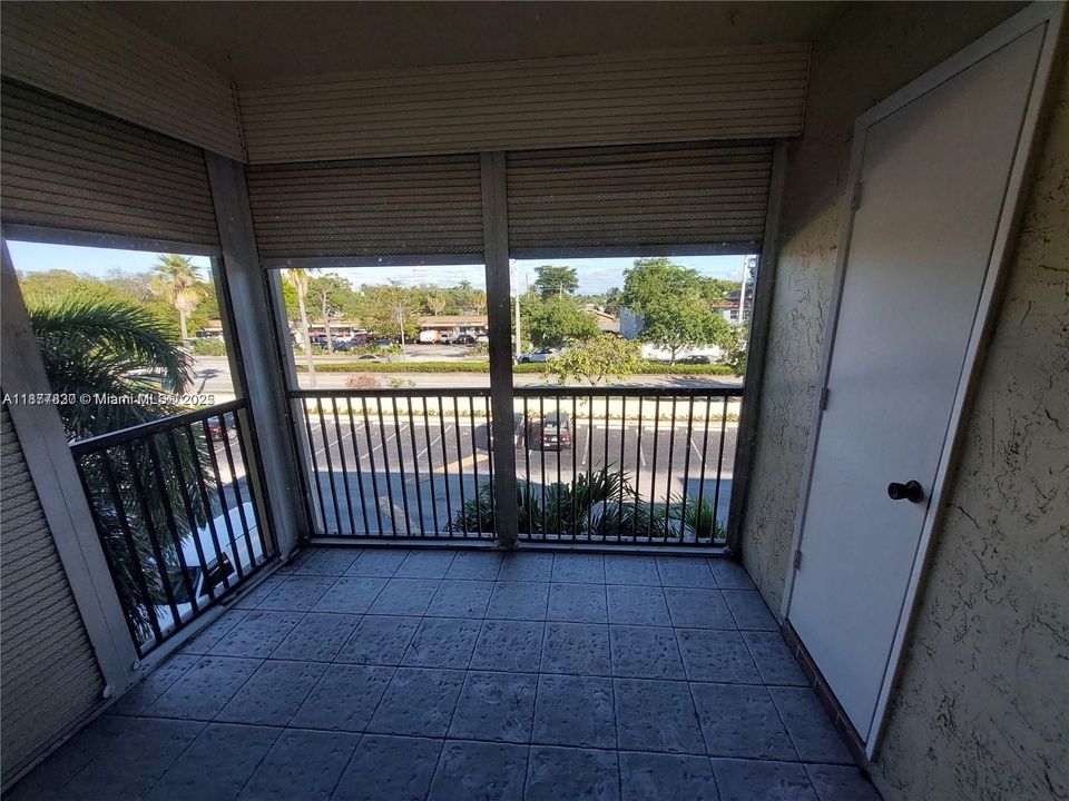 待售: $134,900 (1 贝兹, 1 浴室, 675 平方英尺)