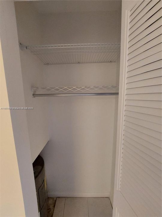 待售: $134,900 (1 贝兹, 1 浴室, 675 平方英尺)