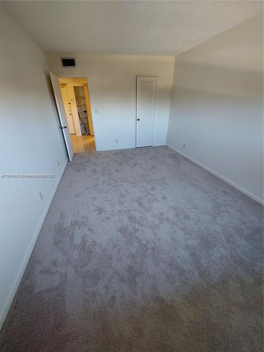 待售: $134,900 (1 贝兹, 1 浴室, 675 平方英尺)