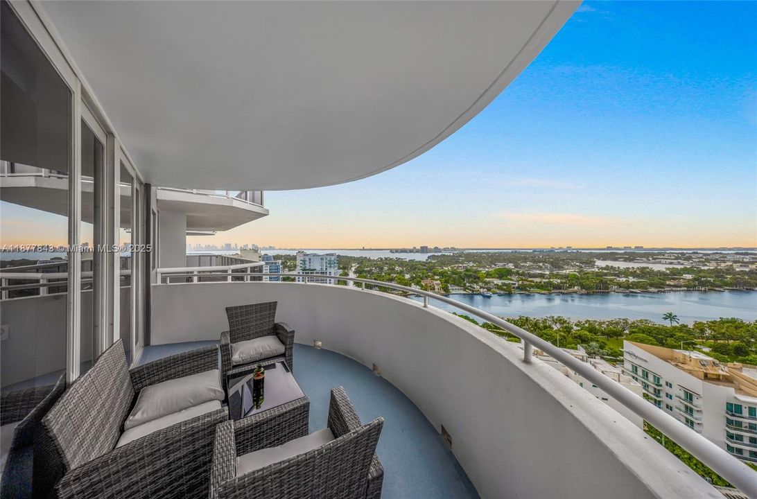 En Venta: $1,250,000 (2 camas, 2 baños, 1340 Pies cuadrados)