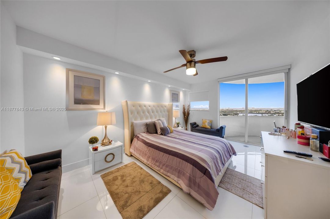 En Venta: $1,250,000 (2 camas, 2 baños, 1340 Pies cuadrados)