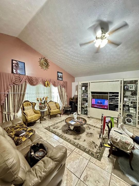 На продажу: $650,000 (3 спален, 2 ванн, 2643 Квадратных фут)