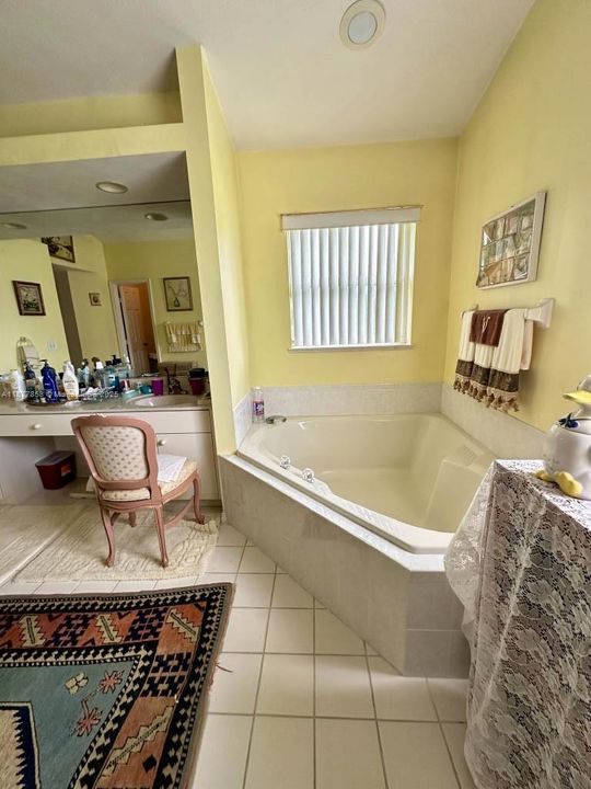 На продажу: $650,000 (3 спален, 2 ванн, 2643 Квадратных фут)