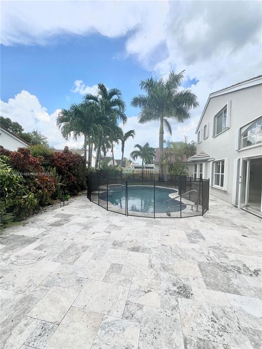 Active With Contract: $6,000 (4 beds, 2 baths, 2015 Square Feet)