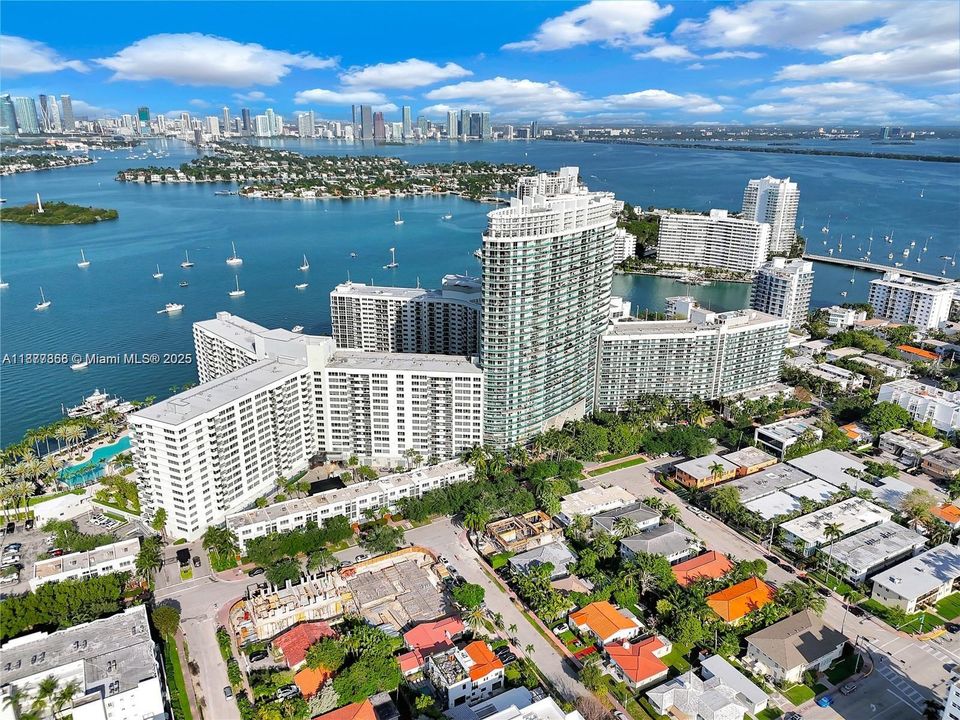 待售: $699,999 (2 贝兹, 2 浴室, 1072 平方英尺)