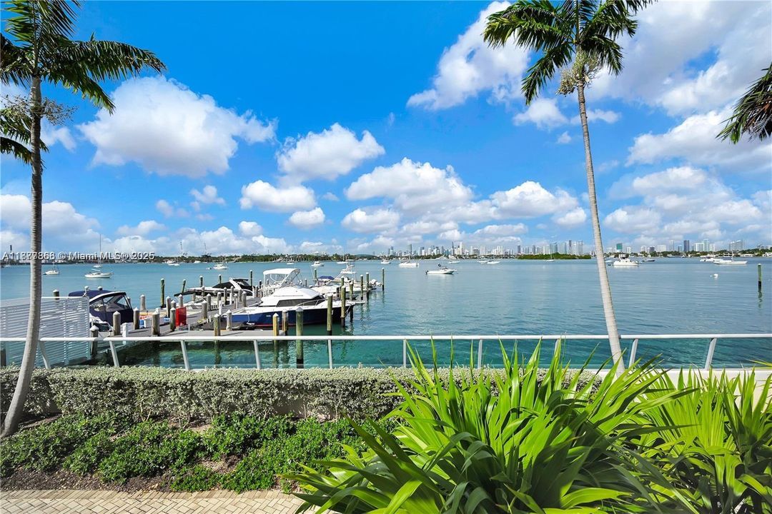 待售: $699,999 (2 贝兹, 2 浴室, 1072 平方英尺)