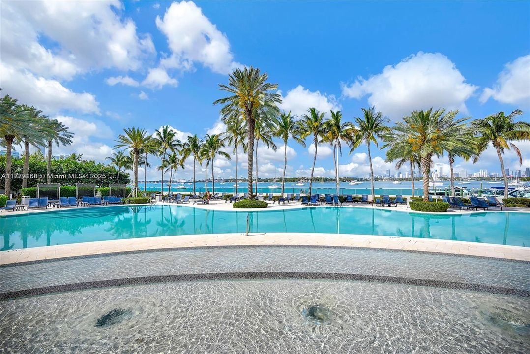 待售: $699,999 (2 贝兹, 2 浴室, 1072 平方英尺)