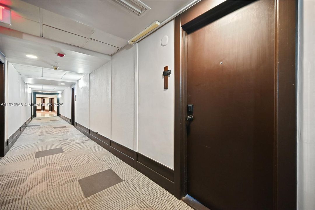 待售: $699,999 (2 贝兹, 2 浴室, 1072 平方英尺)