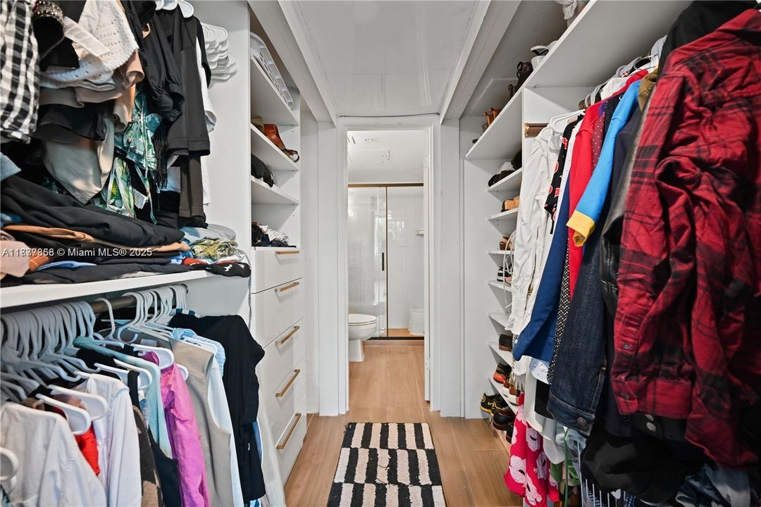 待售: $699,999 (2 贝兹, 2 浴室, 1072 平方英尺)