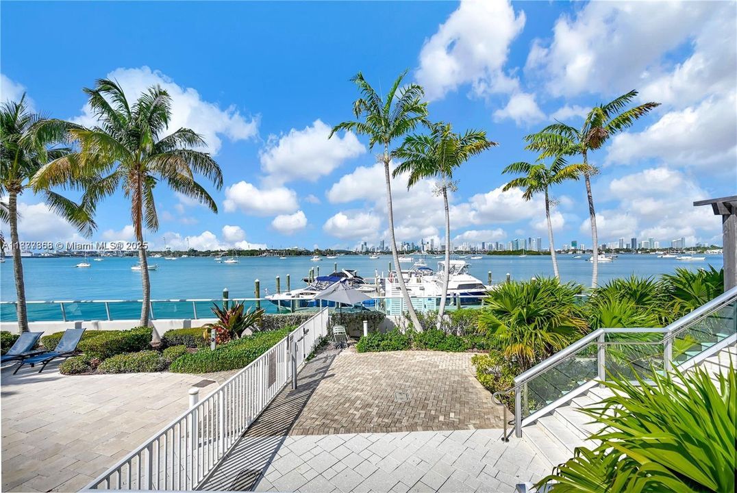 待售: $699,999 (2 贝兹, 2 浴室, 1072 平方英尺)