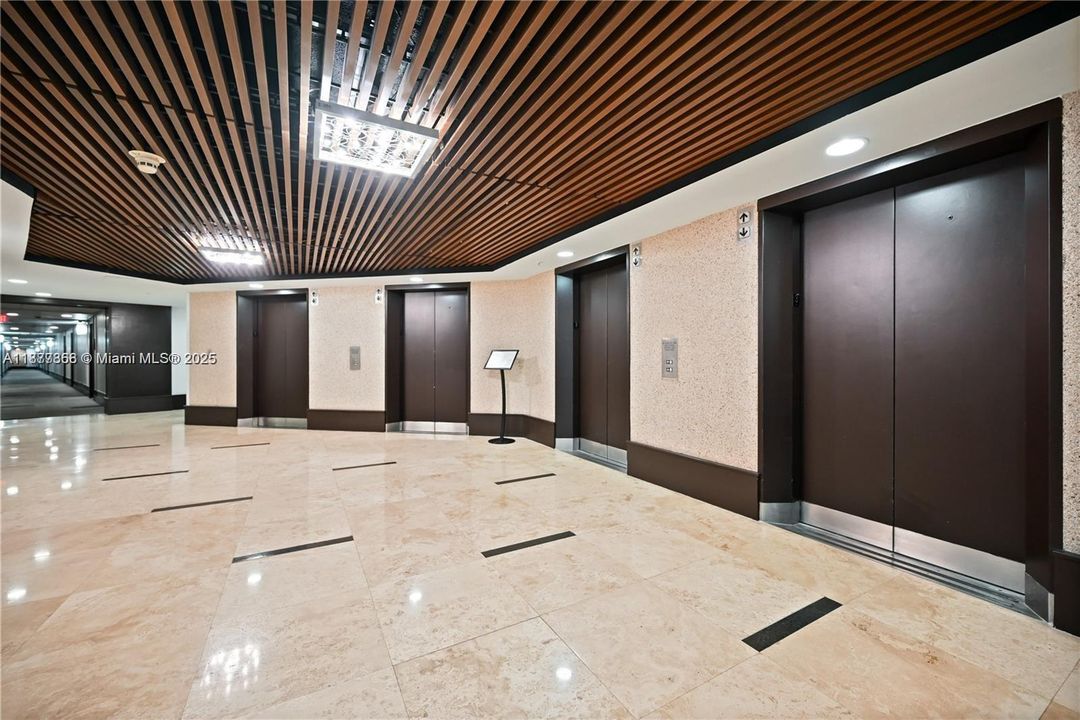 待售: $699,999 (2 贝兹, 2 浴室, 1072 平方英尺)