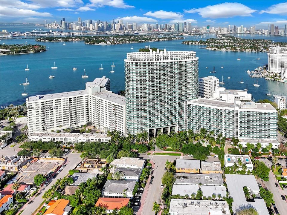 待售: $699,999 (2 贝兹, 2 浴室, 1072 平方英尺)