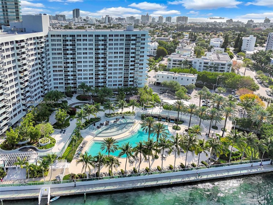 待售: $699,999 (2 贝兹, 2 浴室, 1072 平方英尺)