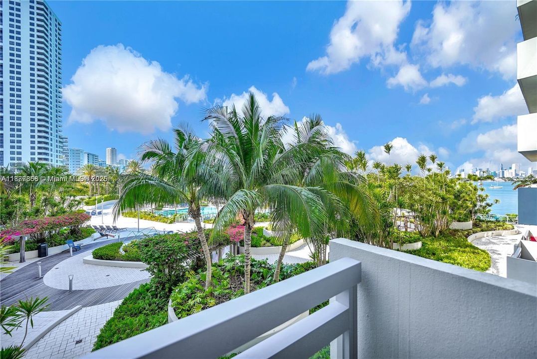 待售: $699,999 (2 贝兹, 2 浴室, 1072 平方英尺)