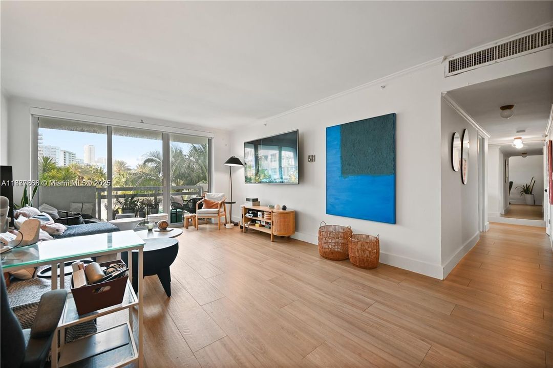 待售: $699,999 (2 贝兹, 2 浴室, 1072 平方英尺)