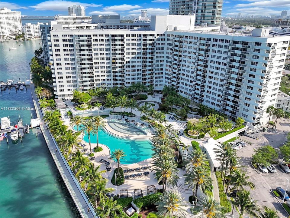 待售: $699,999 (2 贝兹, 2 浴室, 1072 平方英尺)