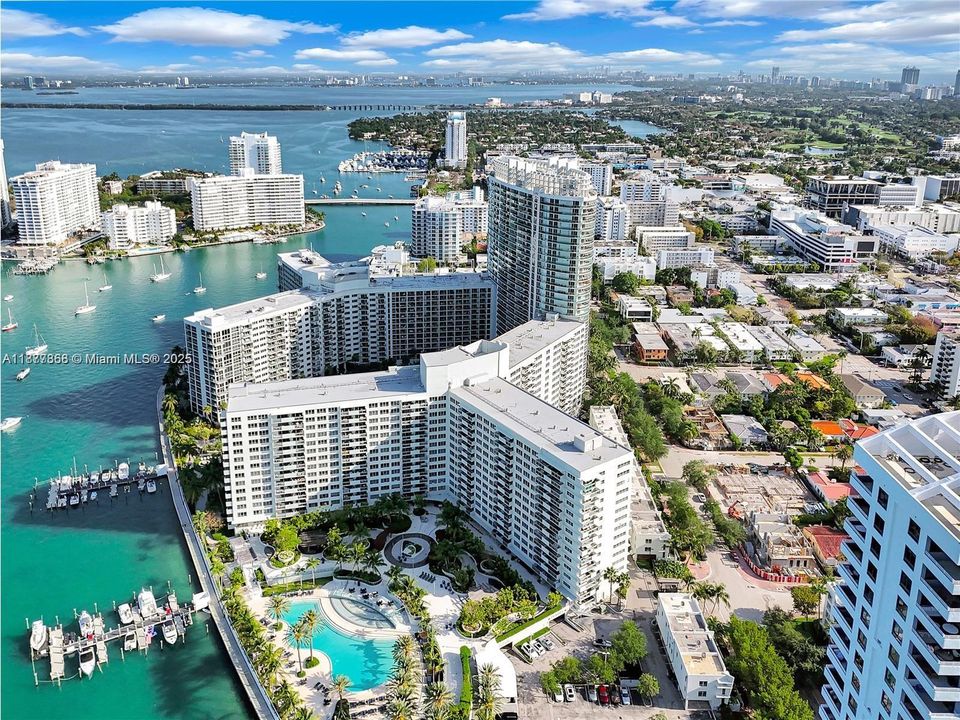 待售: $699,999 (2 贝兹, 2 浴室, 1072 平方英尺)