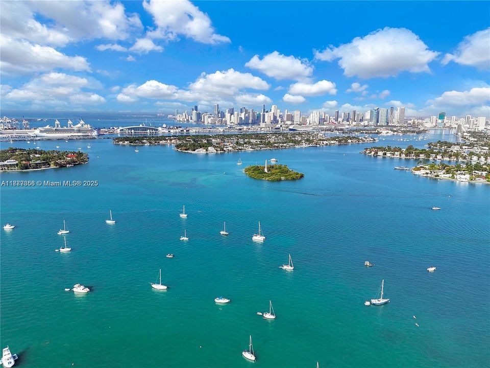 待售: $699,999 (2 贝兹, 2 浴室, 1072 平方英尺)