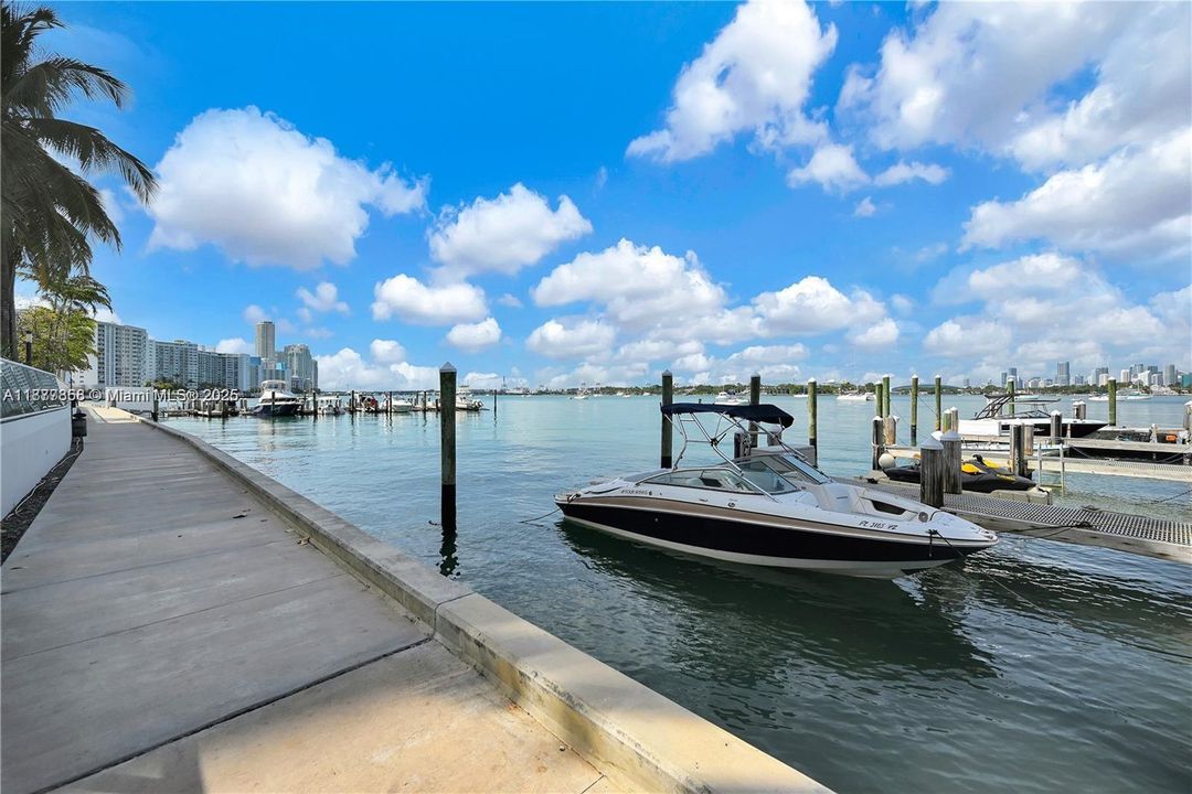 待售: $699,999 (2 贝兹, 2 浴室, 1072 平方英尺)