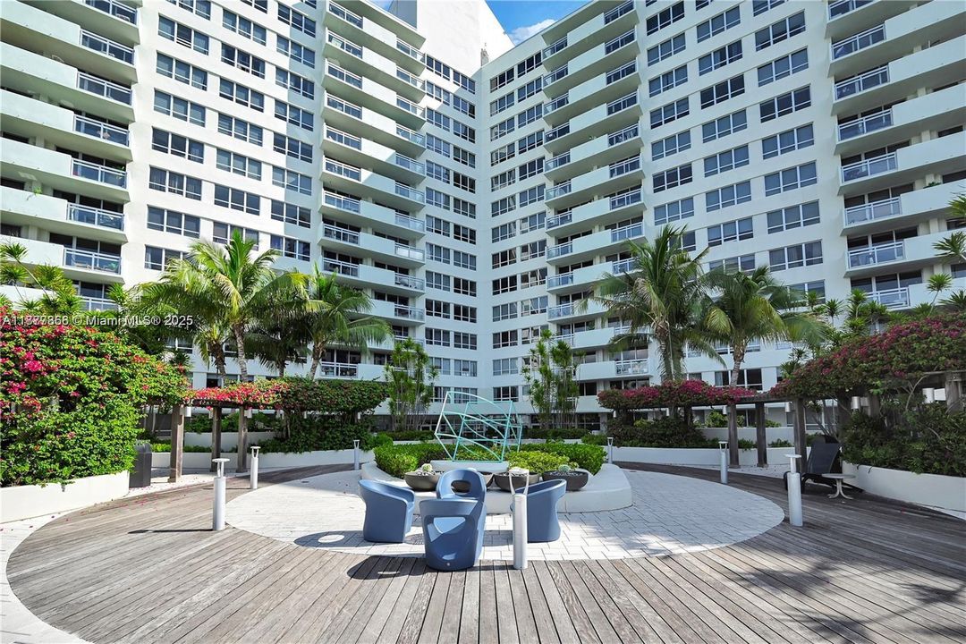 待售: $699,999 (2 贝兹, 2 浴室, 1072 平方英尺)