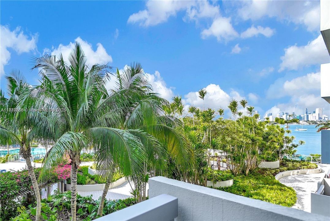 待售: $699,999 (2 贝兹, 2 浴室, 1072 平方英尺)