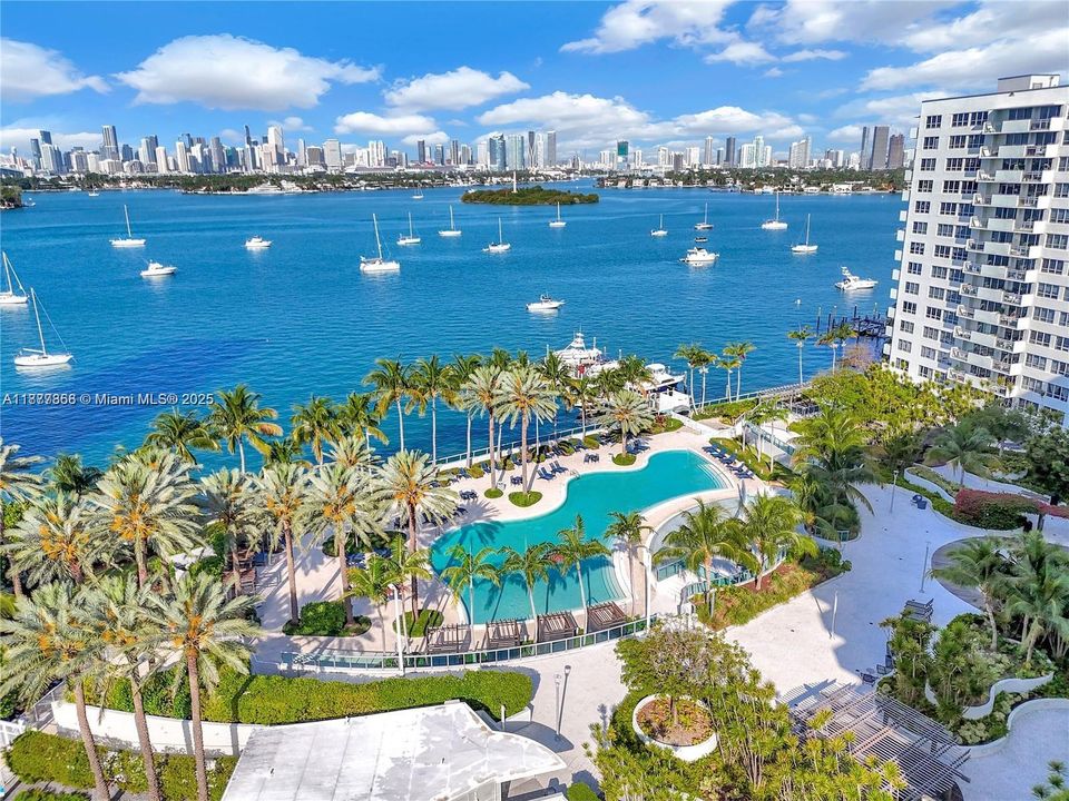 待售: $699,999 (2 贝兹, 2 浴室, 1072 平方英尺)