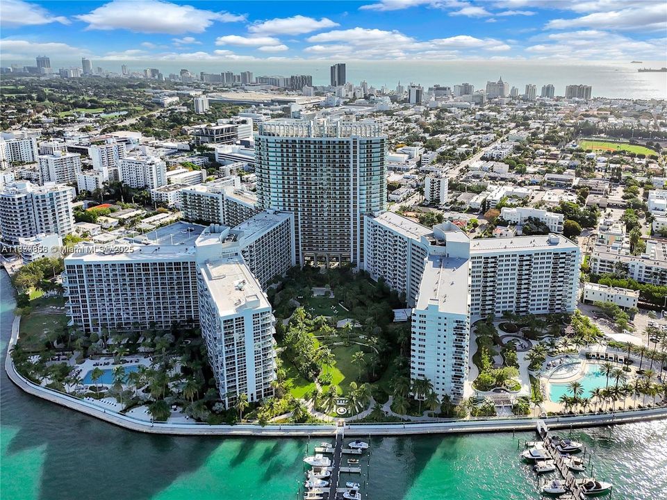 待售: $699,999 (2 贝兹, 2 浴室, 1072 平方英尺)