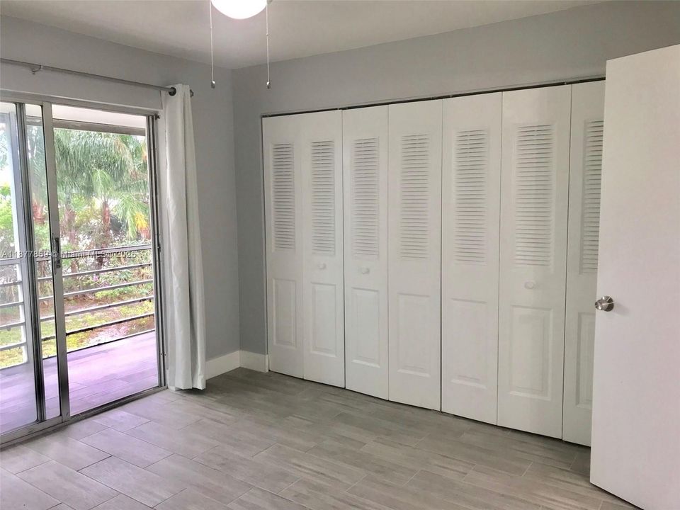 待售: $94,000 (1 贝兹, 1 浴室, 585 平方英尺)