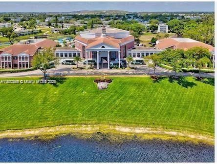 待售: $94,000 (1 贝兹, 1 浴室, 585 平方英尺)