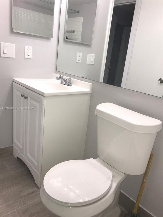 待售: $94,000 (1 贝兹, 1 浴室, 585 平方英尺)