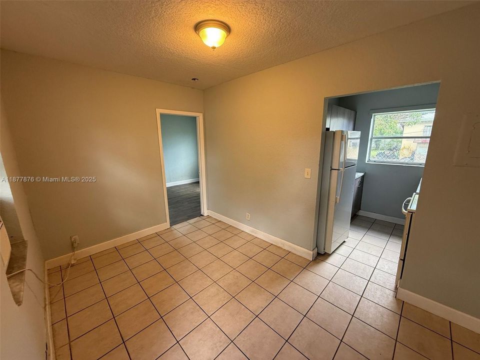 Active With Contract: $1,400 (1 beds, 1 baths, 2685 Square Feet)