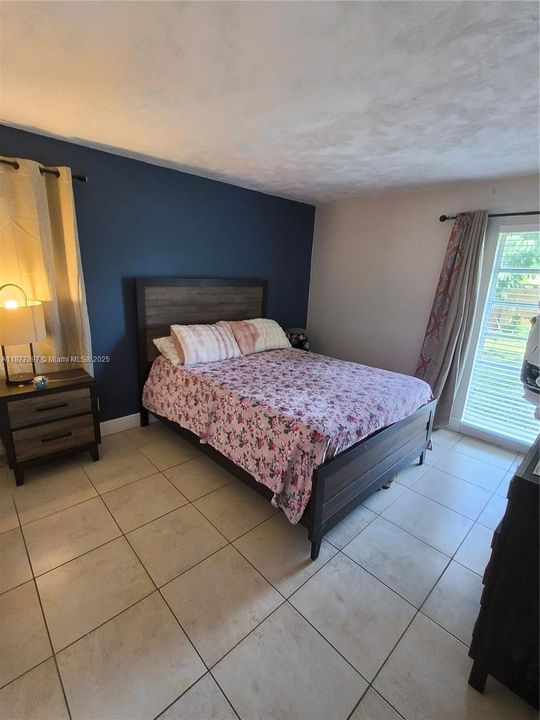 В аренду: $4,000 (4 спален, 2 ванн, 1623 Квадратных фут)