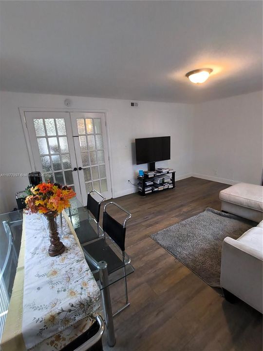 В аренду: $4,000 (4 спален, 2 ванн, 1623 Квадратных фут)