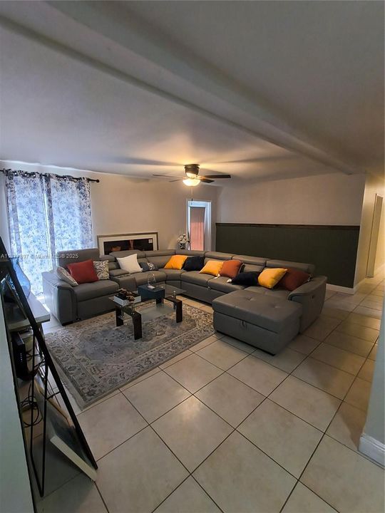 В аренду: $4,000 (4 спален, 2 ванн, 1623 Квадратных фут)